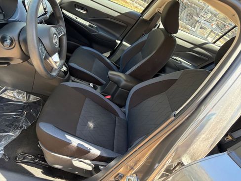 Used 2025 Nissan Versa SV image 32