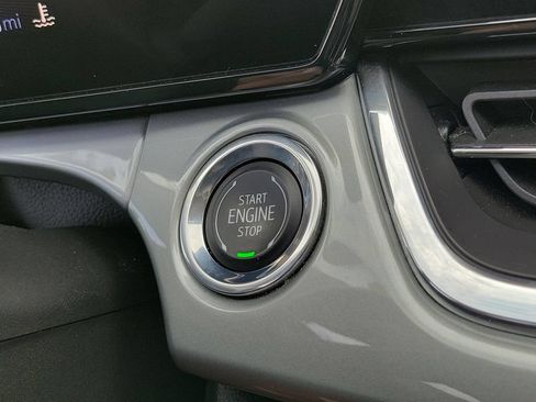 Used 2025 Chevrolet Trax LT FWD image 32