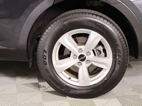 Used 2023 Kia Sorento LX image 18