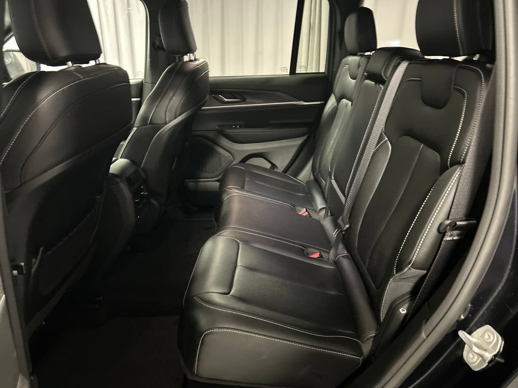 Used 2024 Jeep Grand Cherokee Limited AWD/4WD image 23