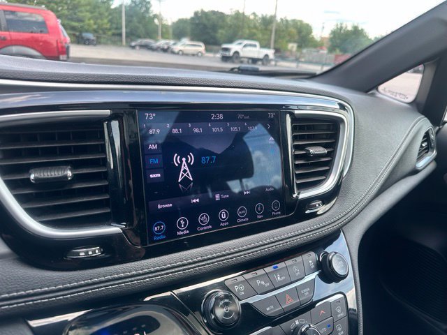 Used 2018 Chrysler Pacifica Limited w/ Advanced Safetytec Group FWD image 30