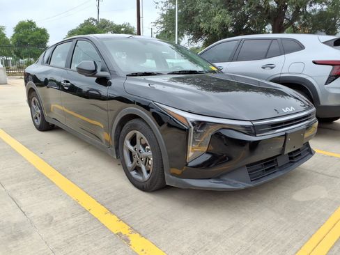 Used 2025 Kia K4 LXS FWD image 2