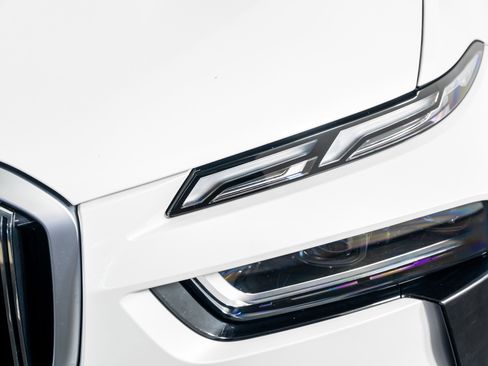 Used 2025 BMW X7 xDrive40i w/ M Sport Package image 21