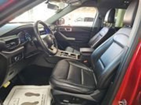 Used 2023 Ford Explorer XLT w/ Equipment Group 202A AWD/4WD image 9