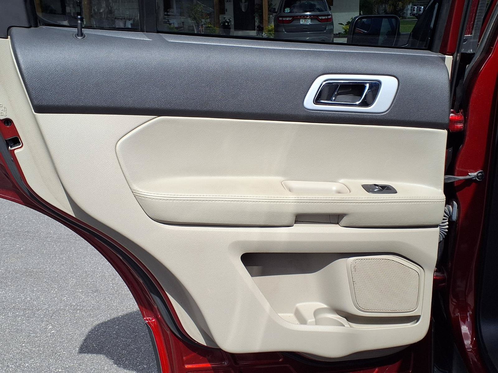Used 2014 Ford Explorer XLT w/ Equipment Group 202A FWD image 17