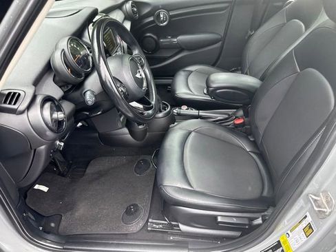Used 2018 MINI Cooper 4-Door Hardtop FWD image 11