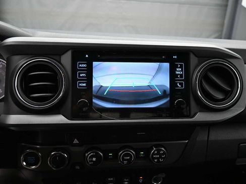 Used 2019 Toyota Tacoma TRD Off-Road w/ Technology Package AWD/4WD image 8