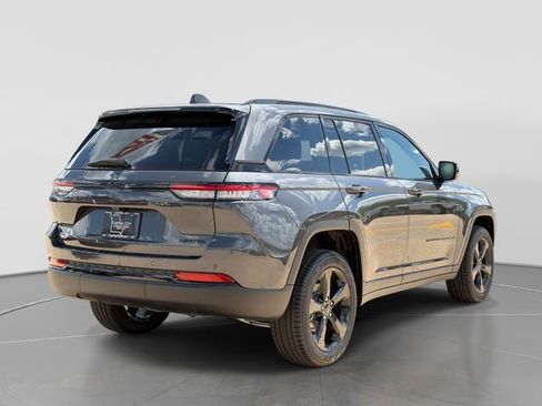 New 2025 Jeep Grand Cherokee Limited w/ Black Appearance Package RWD image 4