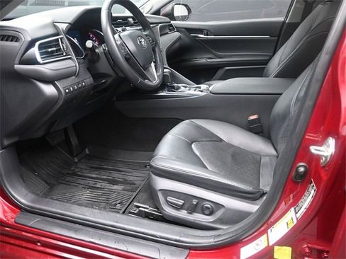 Used 2018 Toyota Camry XSE image 17