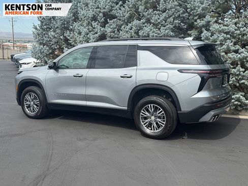 Used 2024 Chevrolet Traverse LT image 5