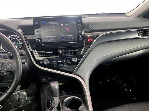 Used 2024 Toyota Camry SE w/ Cold Weather Package FWD image 6