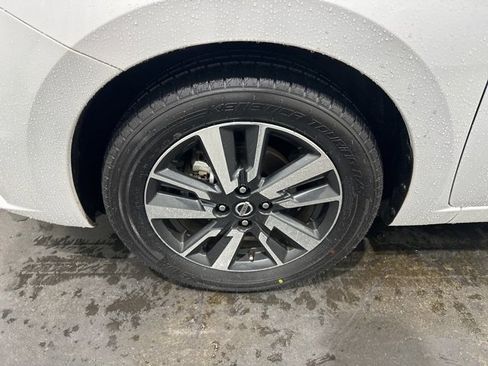 Used 2021 Nissan Versa SV image 8