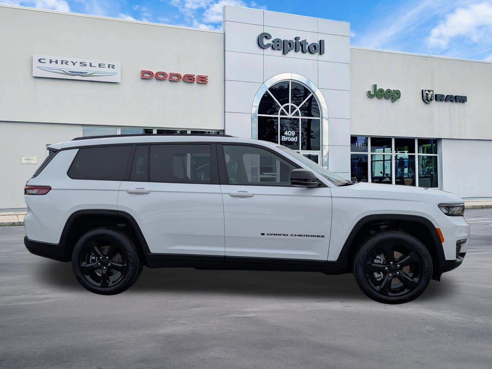 New 2025 Jeep Grand Cherokee L Limited w/ Black Appearance Package AWD/4WD image 2