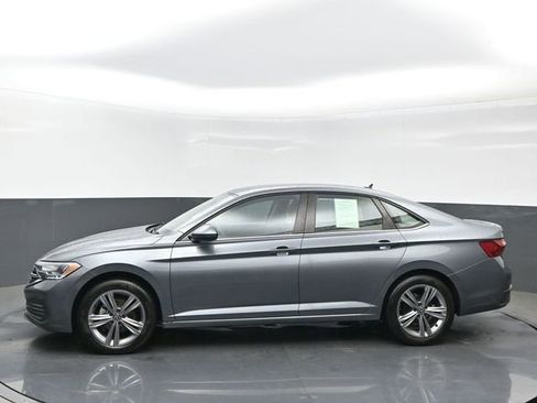 Used 2022 Volkswagen Jetta SE FWD image 2