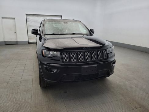 Used 2017 Jeep Grand Cherokee Altitude image 14