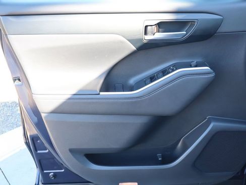 Certified 2024 Toyota Highlander XSE image 24