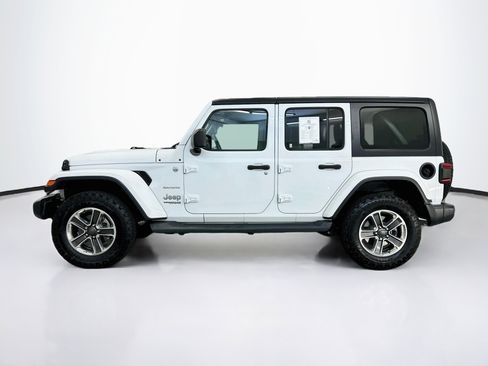 Used 2018 Jeep Wrangler Unlimited Sahara w/ LED Lighting Group AWD/4WD image 4