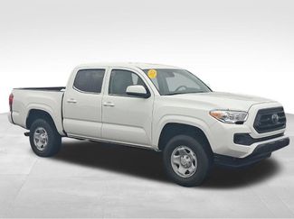Used 2022 Toyota Tacoma SR video 3