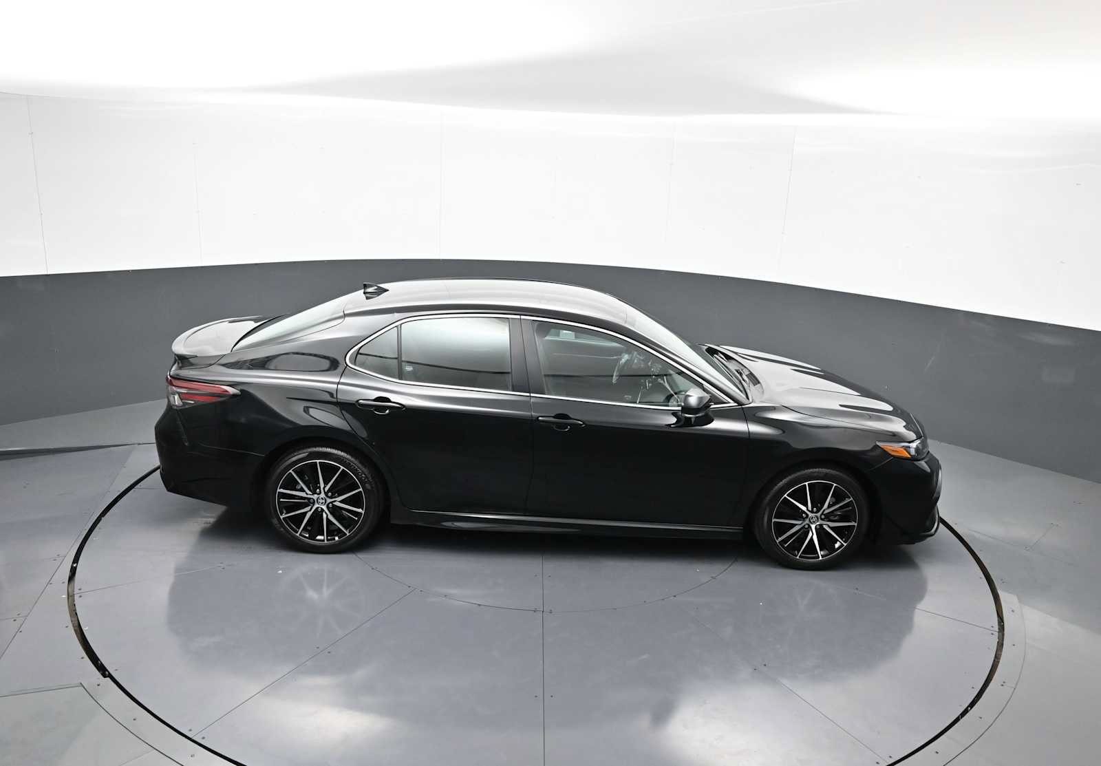 Used 2024 Toyota Camry SE AWD/4WD image 36