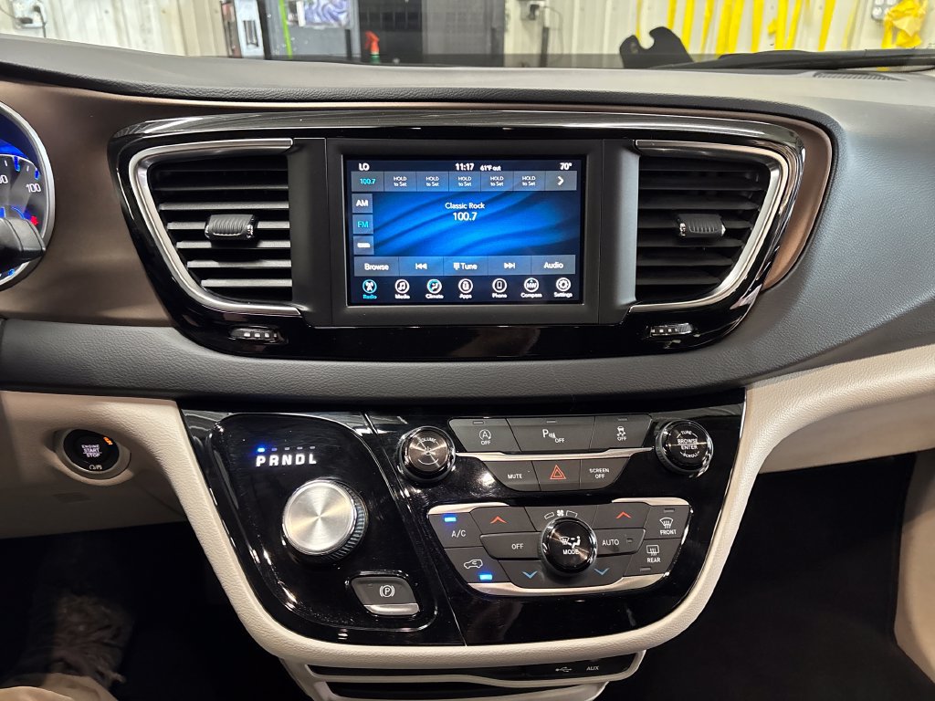Used 2019 Chrysler Pacifica Touring Plus FWD image 24