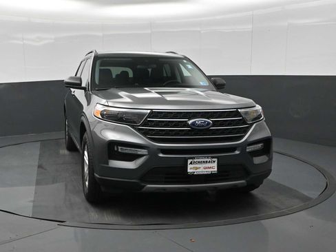 Used 2023 Ford Explorer XLT w/ Equipment Group 202A image 3