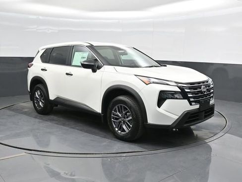 New 2026 Nissan Rogue S image 4