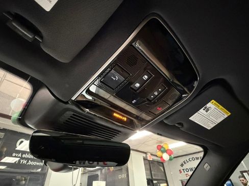 Used 2023 Land Rover Range Rover Long Wheelbase SE image 66