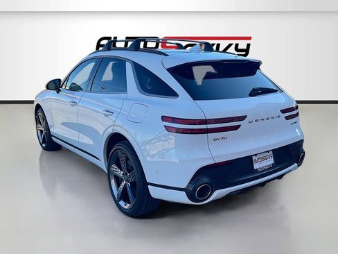 Used 2025 Genesis GV70 3.5T Sport w/ Sport Advanced Package AWD/4WD image 5