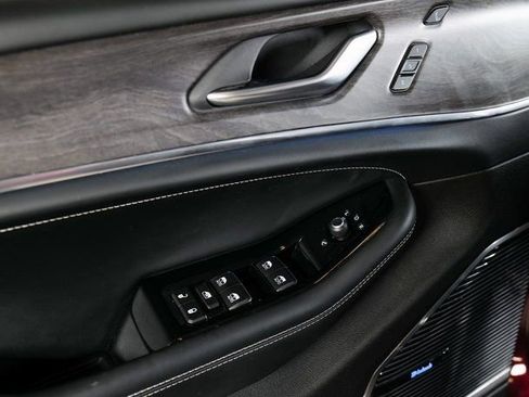 Used 2022 Jeep Grand Cherokee Overland w/ Luxury Tech Group IV image 29