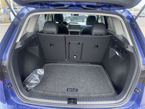 Used 2024 Volkswagen Taos SE w/ Panoramic Sunroof Package image 33