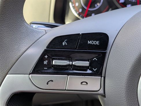 Used 2022 Hyundai Elantra SEL image 22