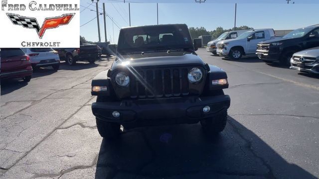 Used 2023 Jeep Gladiator Sport AWD/4WD image 3