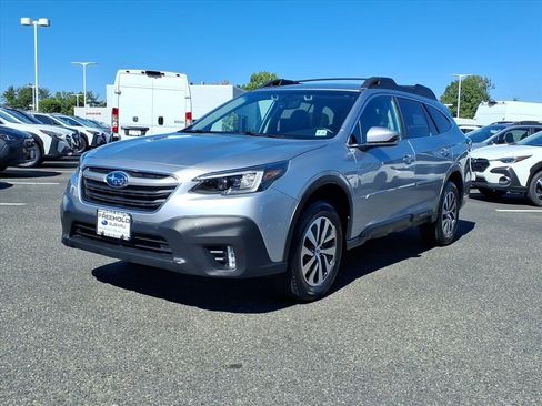 Used 2020 Subaru Outback Premium image 3
