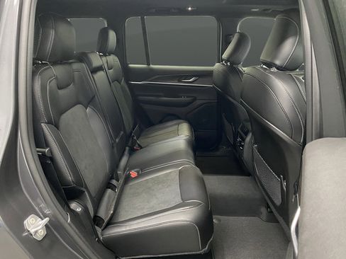 New 2026 Jeep Grand Cherokee Altitude AWD/4WD image 34