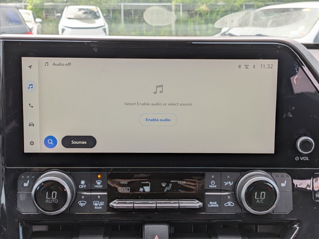 Used 2023 Toyota Highlander XLE FWD image 19
