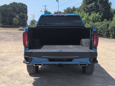 Used 2023 GMC Sierra 1500 AT4 w/ AT4 Premium Package AWD/4WD image 4