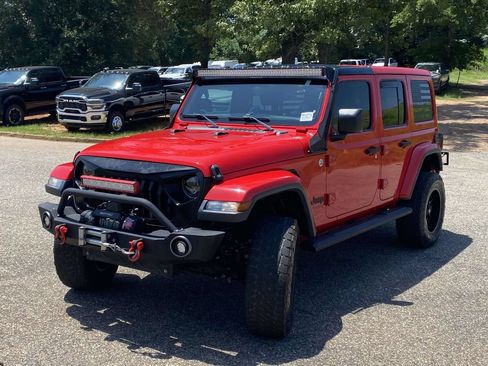 Used 2020 Jeep Wrangler Unlimited Sahara AWD/4WD image 3