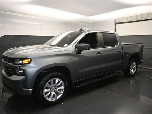 Used 2021 Chevrolet Silverado 1500 Custom image 1