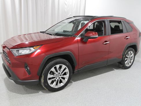 Used 2019 Toyota RAV4 Limited image 3