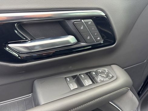 New 2025 Chevrolet Suburban Premier image 8