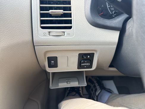 Used 2013 Toyota Corolla LE FWD image 12