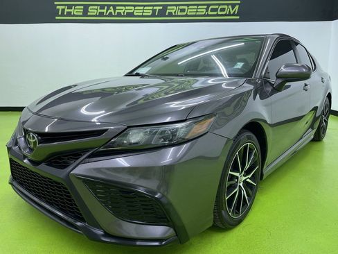 Used 2021 Toyota Camry SE image 5