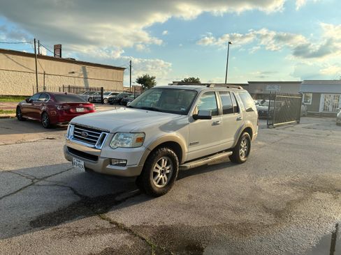 Used 2008 Ford Explorer Eddie Bauer RWD image 22