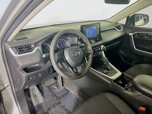 Used 2020 Toyota RAV4 LE image 10