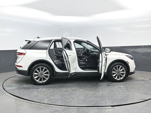 Used 2022 Lincoln Corsair AWD w/ Premium Package image 28