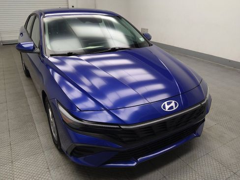 Used 2024 Hyundai Elantra SE FWD image 14