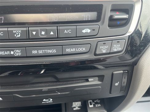 Used 2019 Honda Pilot Touring image 42