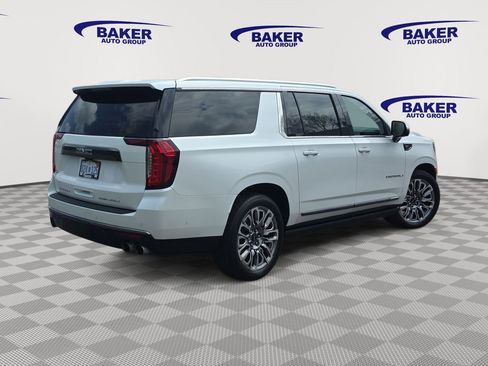 Used 2023 GMC Yukon XL Denali Ultimate AWD/4WD image 5