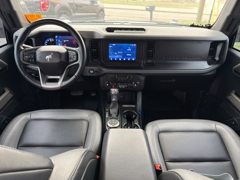 Used 2023 Ford Bronco Black Diamond w/ Sasquatch Package image 10