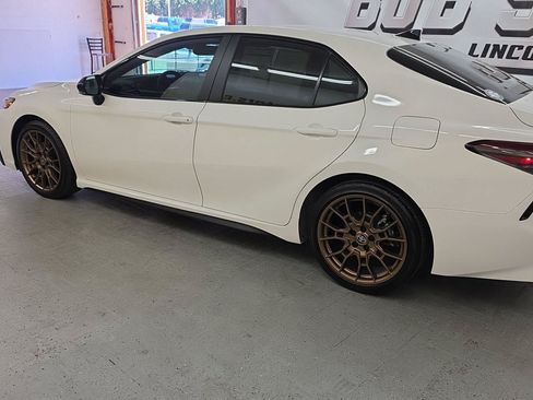 Used 2023 Toyota Camry SE FWD image 3